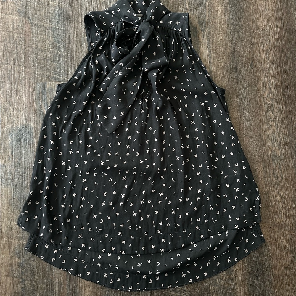 Free People size xs womens sleeveless, tie neck dressy top